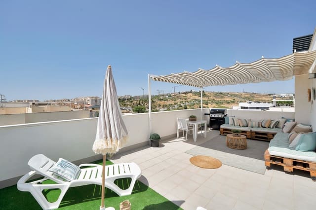 3 quarto Penthouse para venda em Estepona com piscina garagem - 639 000 € (Ref: 9996250)