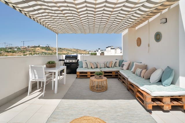 3 quarto Penthouse para venda em Estepona com piscina garagem - 639 000 € (Ref: 9996250)