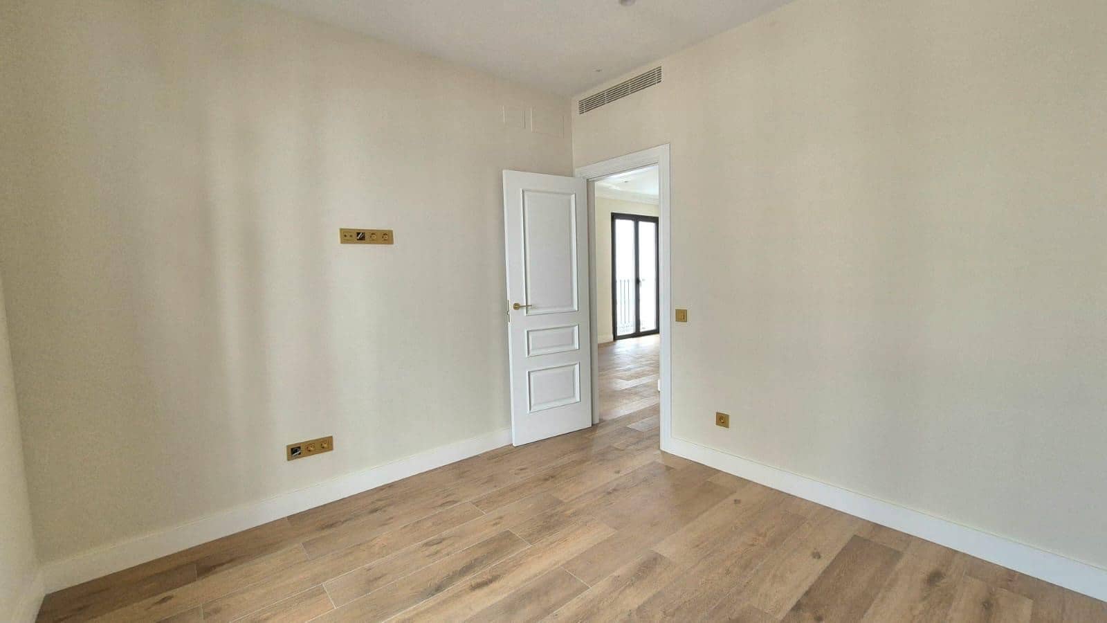 9 sovrum Hotell till salu i Estepona med garage - 4 305 000 € (Ref: 9997908)