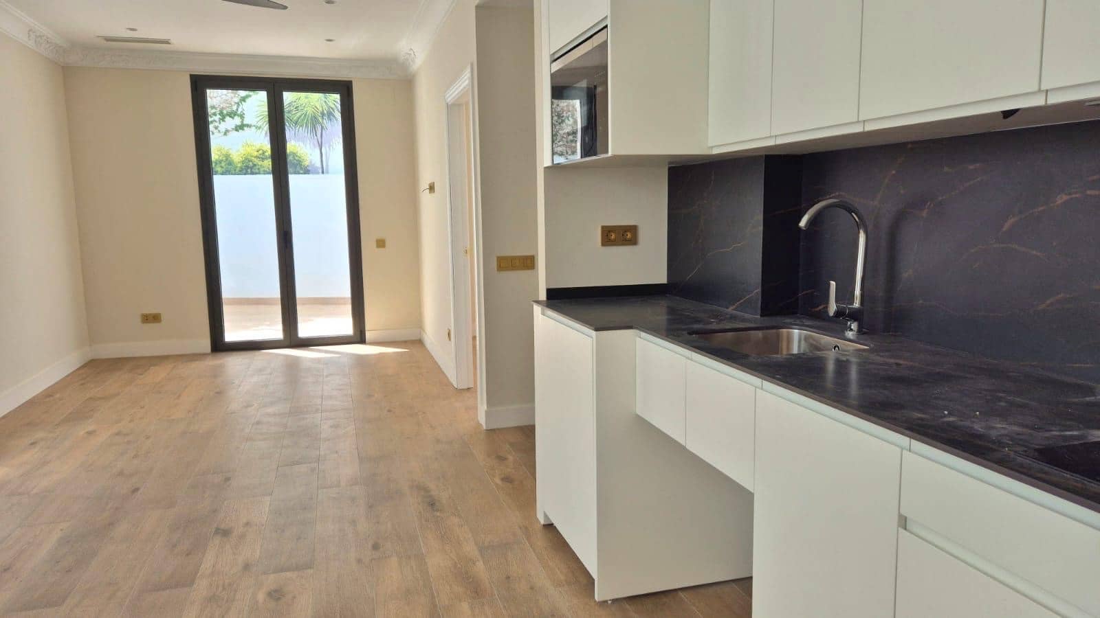 9 sovrum Hotell till salu i Estepona med garage - 4 305 000 € (Ref: 9997908)
