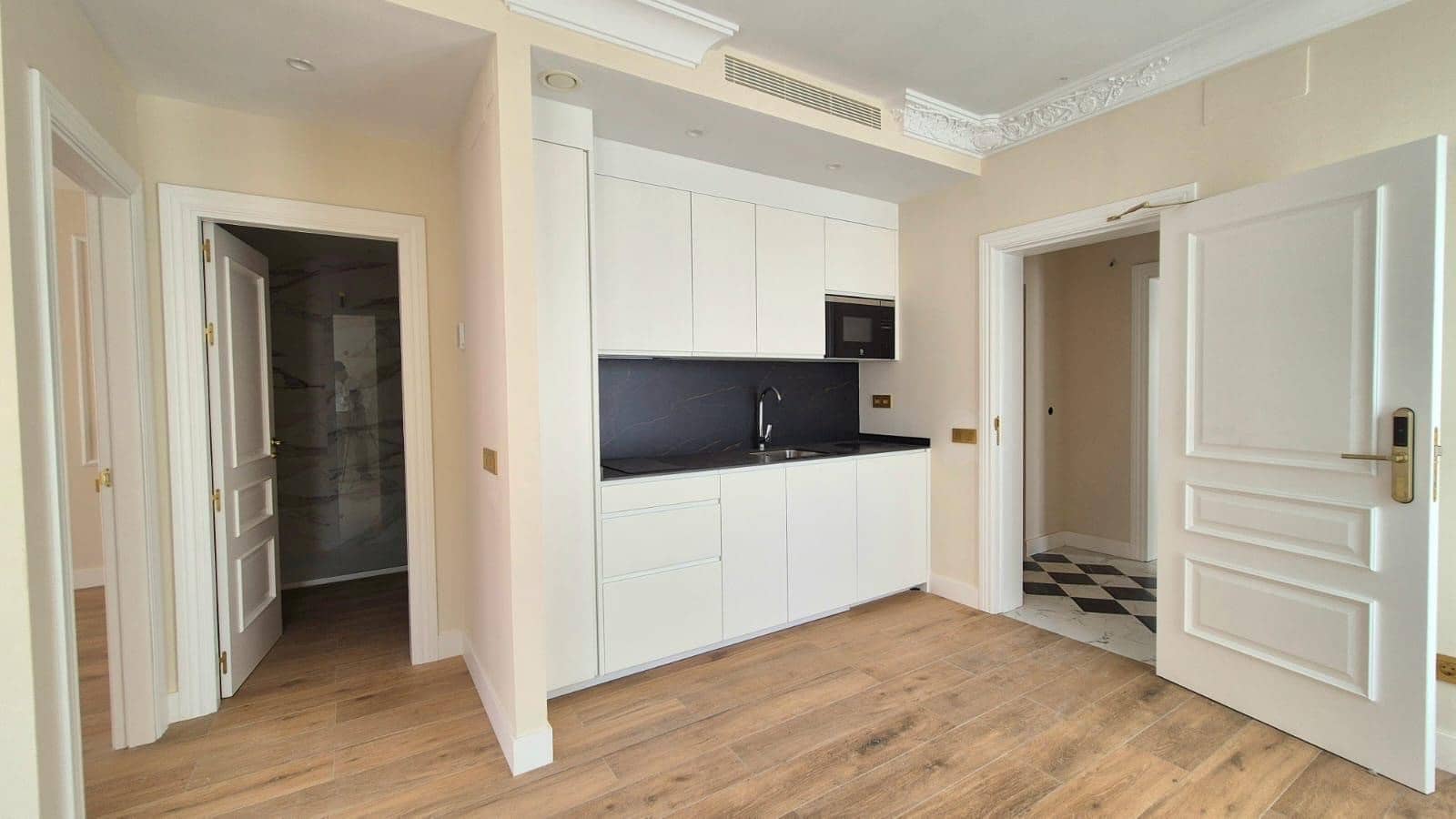 9 sovrum Hotell till salu i Estepona med garage - 4 305 000 € (Ref: 9997908)