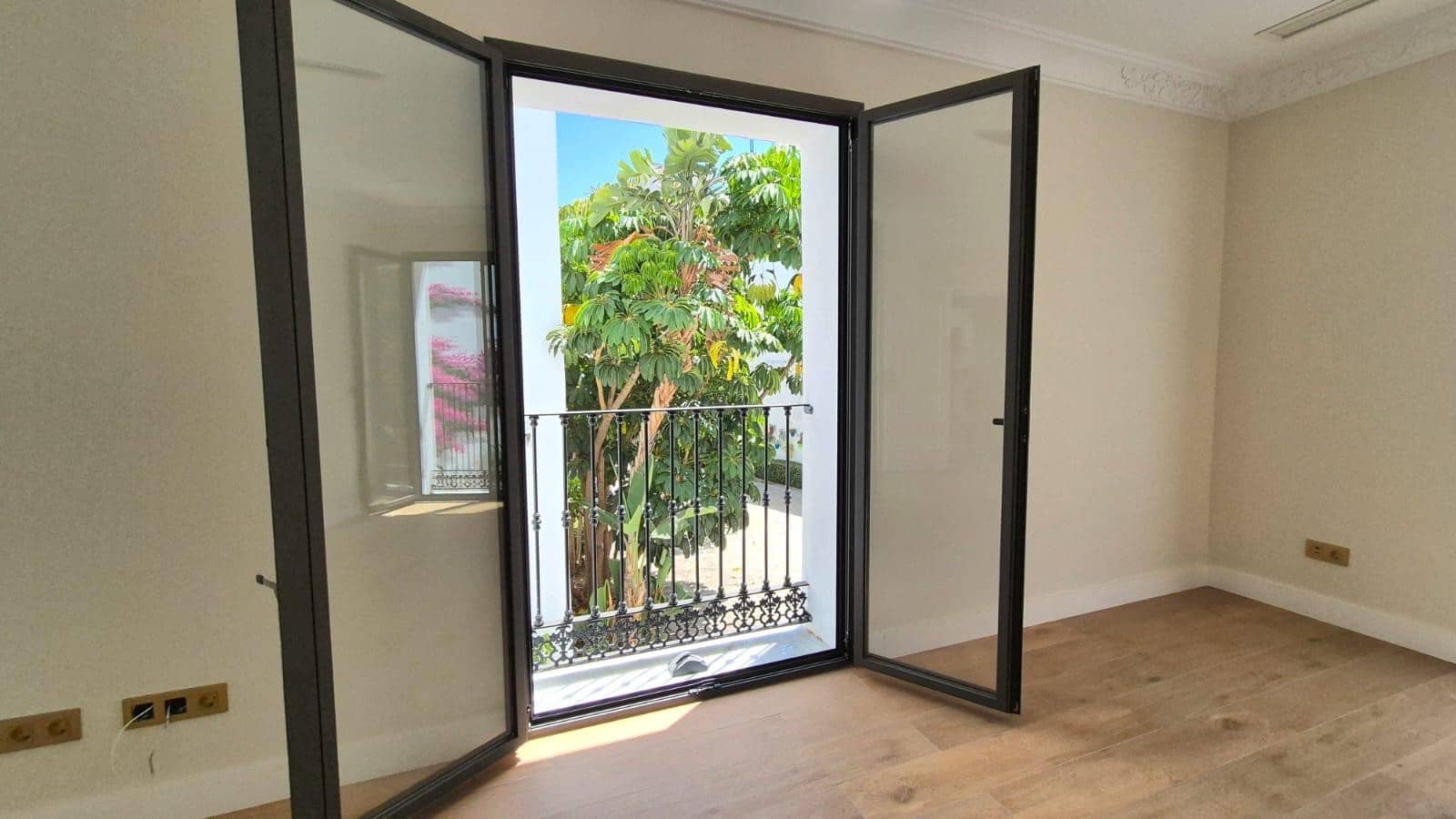 9 sovrum Hotell till salu i Estepona med garage - 4 305 000 € (Ref: 9997908)