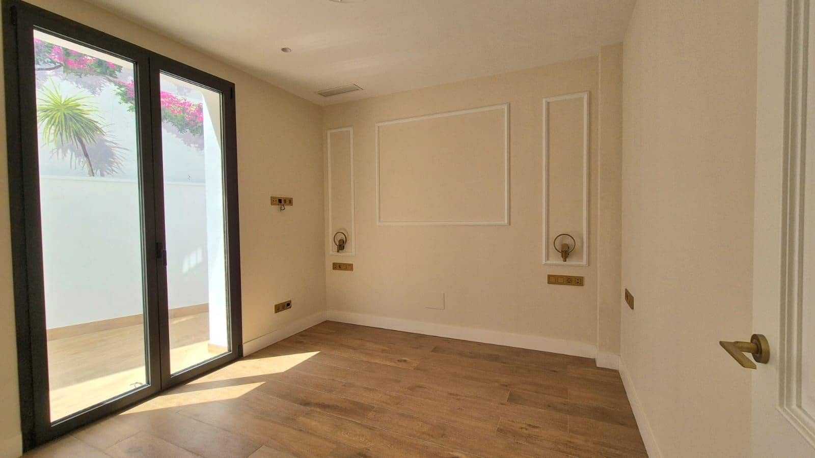 9 sovrum Hotell till salu i Estepona med garage - 4 305 000 € (Ref: 9997908)
