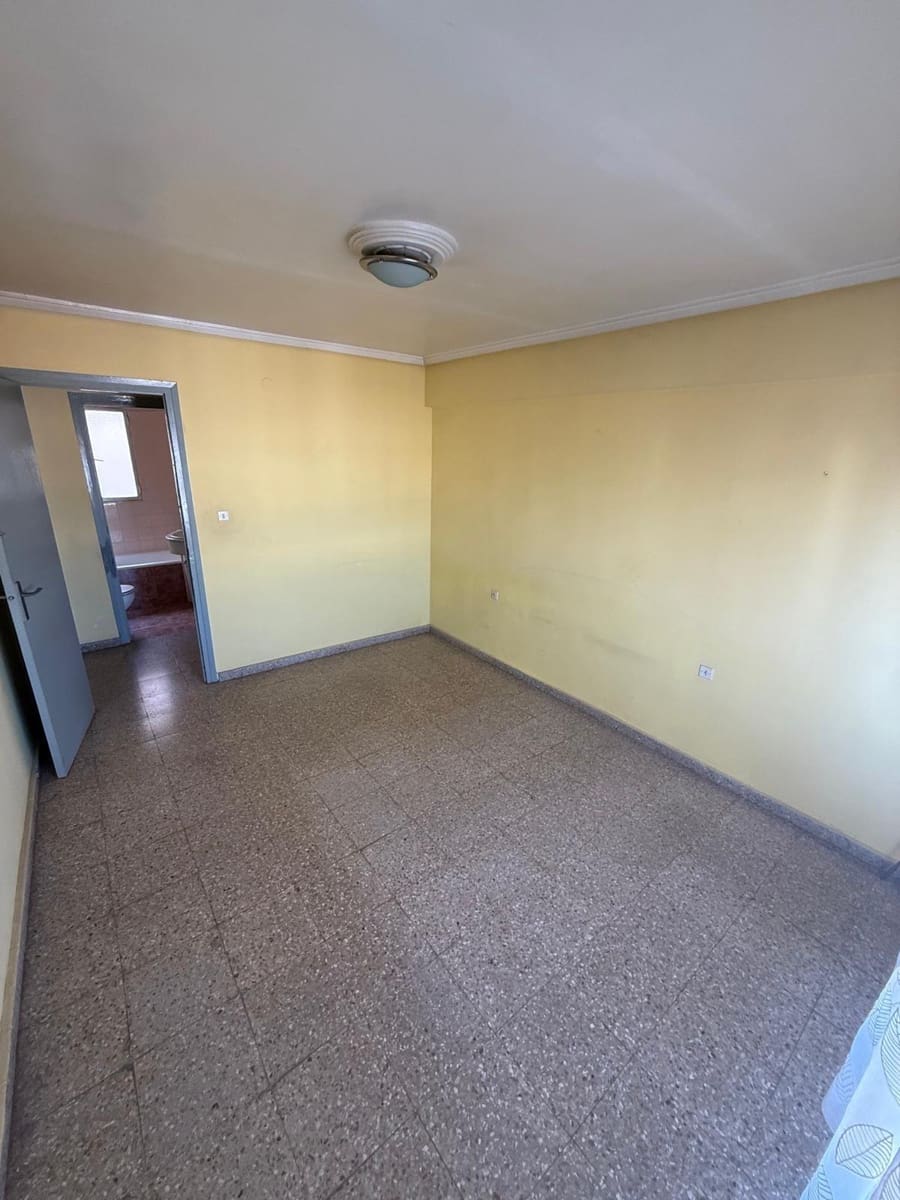 4 sovrum Lägenhet till salu i Valencia stad - 155 000 € (Ref: 9428008)