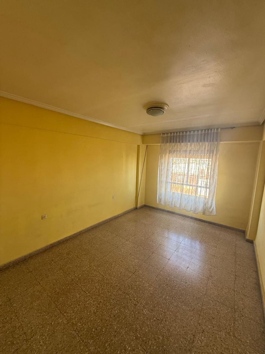 4 sovrum Lägenhet till salu i Valencia stad - 155 000 € (Ref: 9428008)