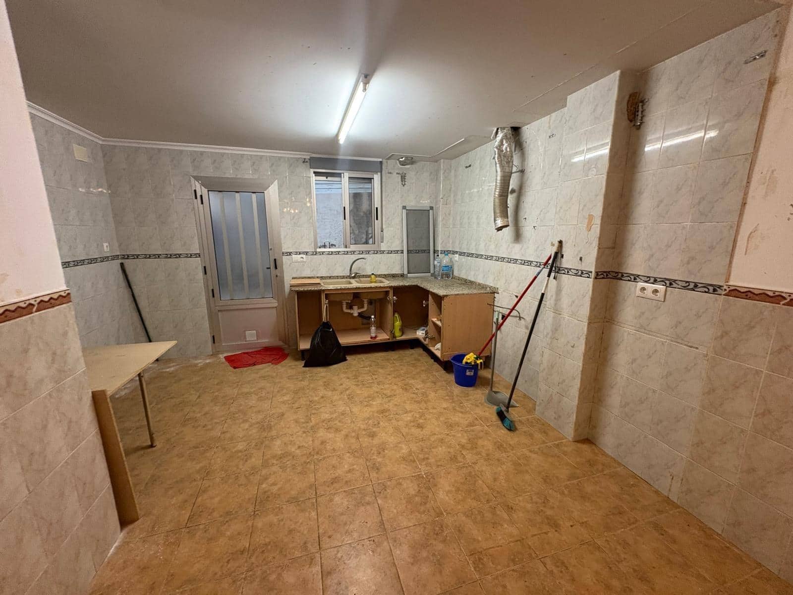 1 bedroom Commercial for sale in Catarroja - € 84,900 (Ref: 9428010)