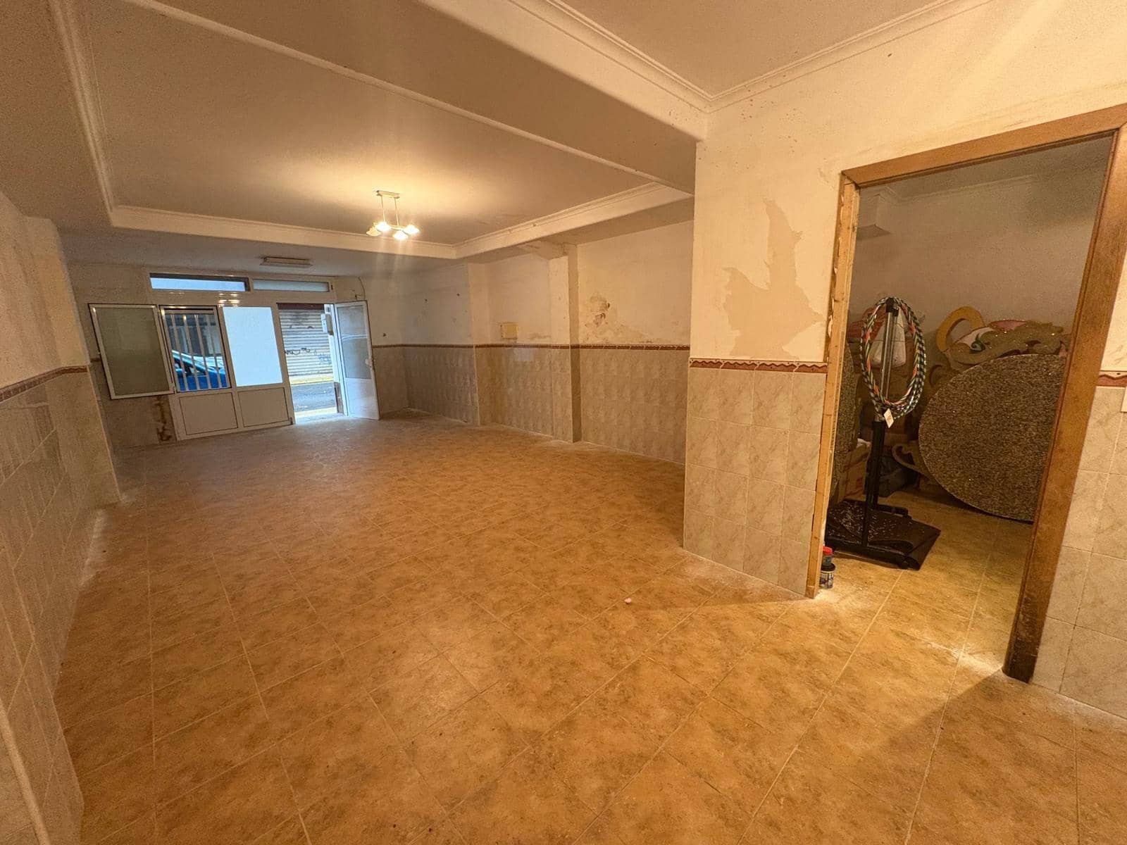 1 bedroom Commercial for sale in Catarroja - € 84,900 (Ref: 9428010)