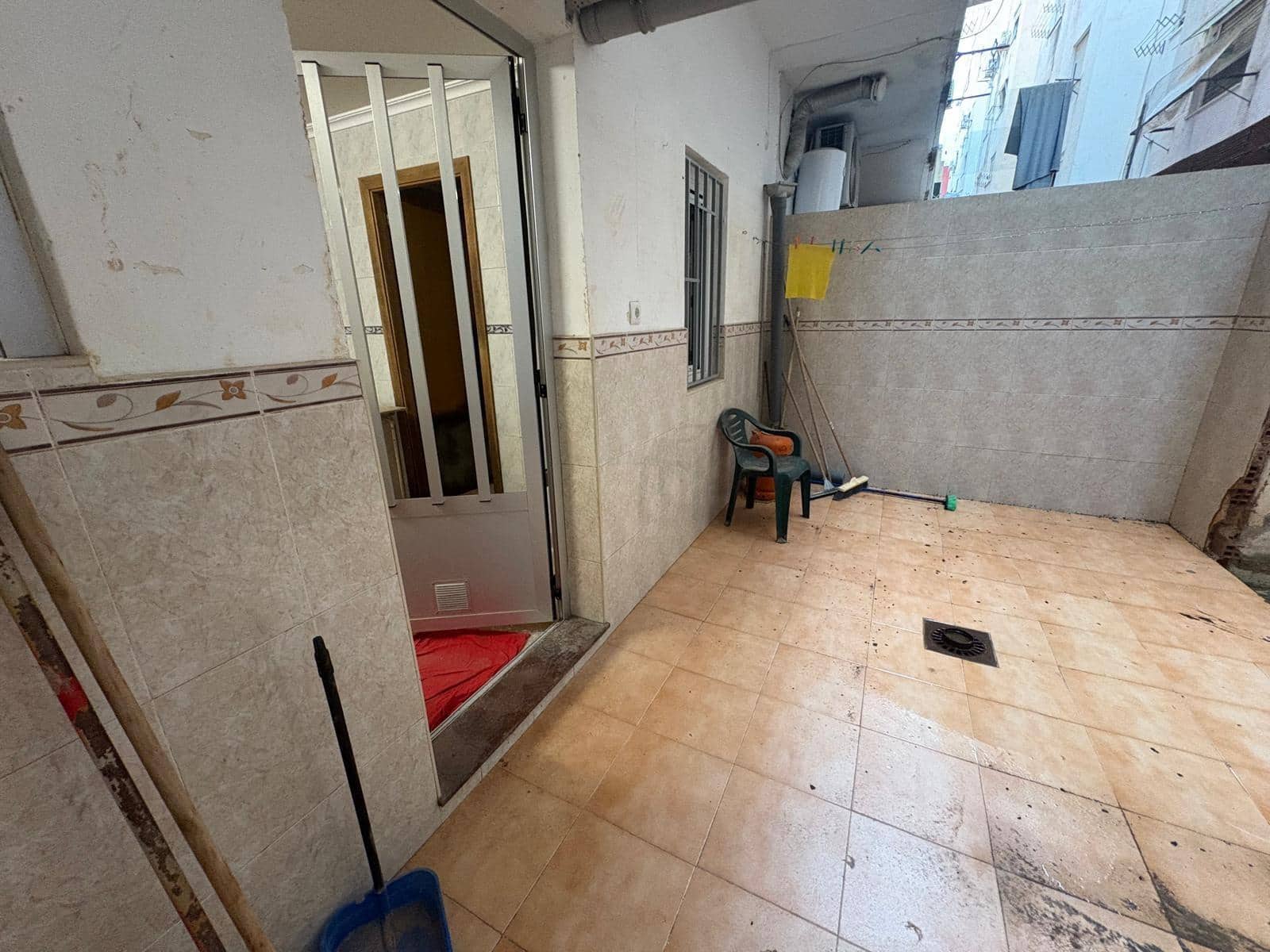 1 bedroom Commercial for sale in Catarroja - € 84,900 (Ref: 9428010)