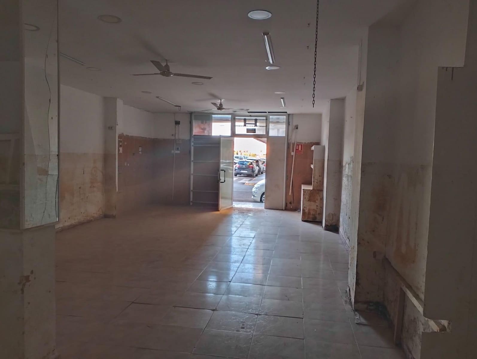 Commercieel te koop in Alfafar - € 120.000 (Ref: 9428025)