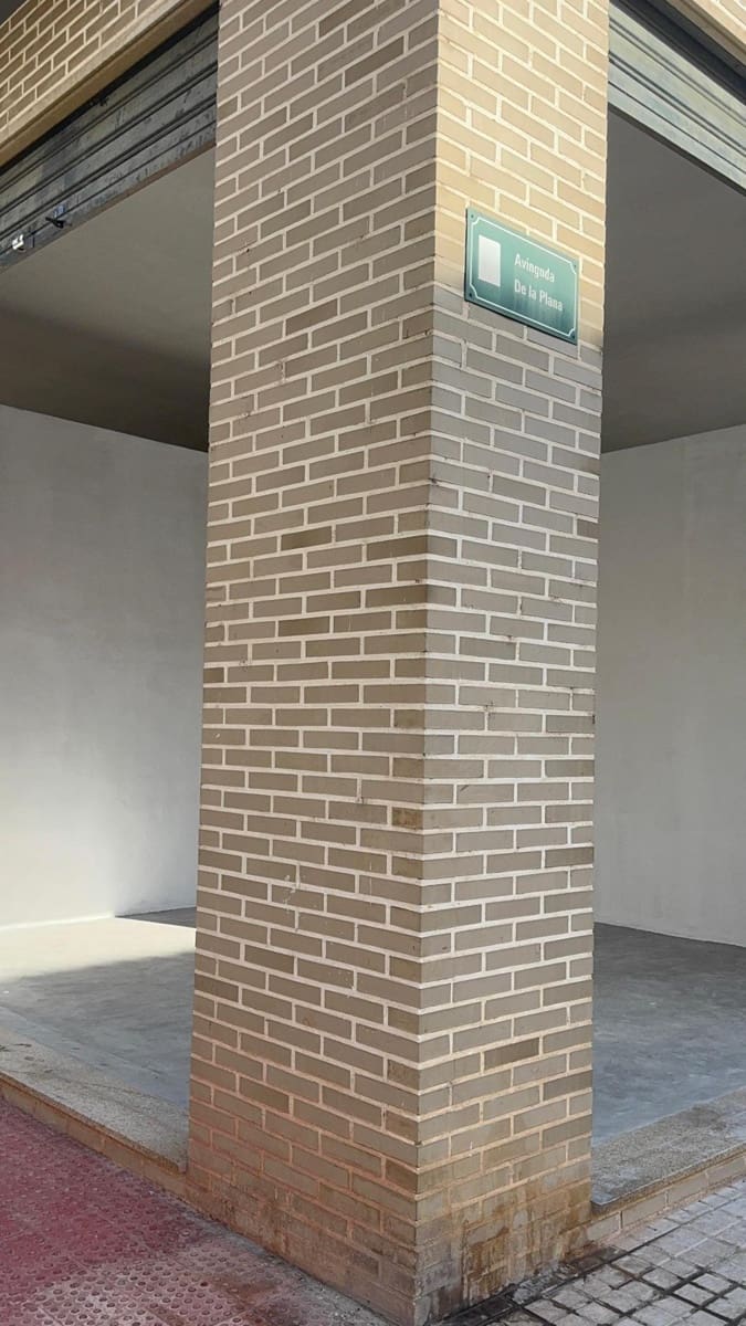 Kaupallinen myytävänä paikassa Silla - 250 000 € (Ref: 9428035)