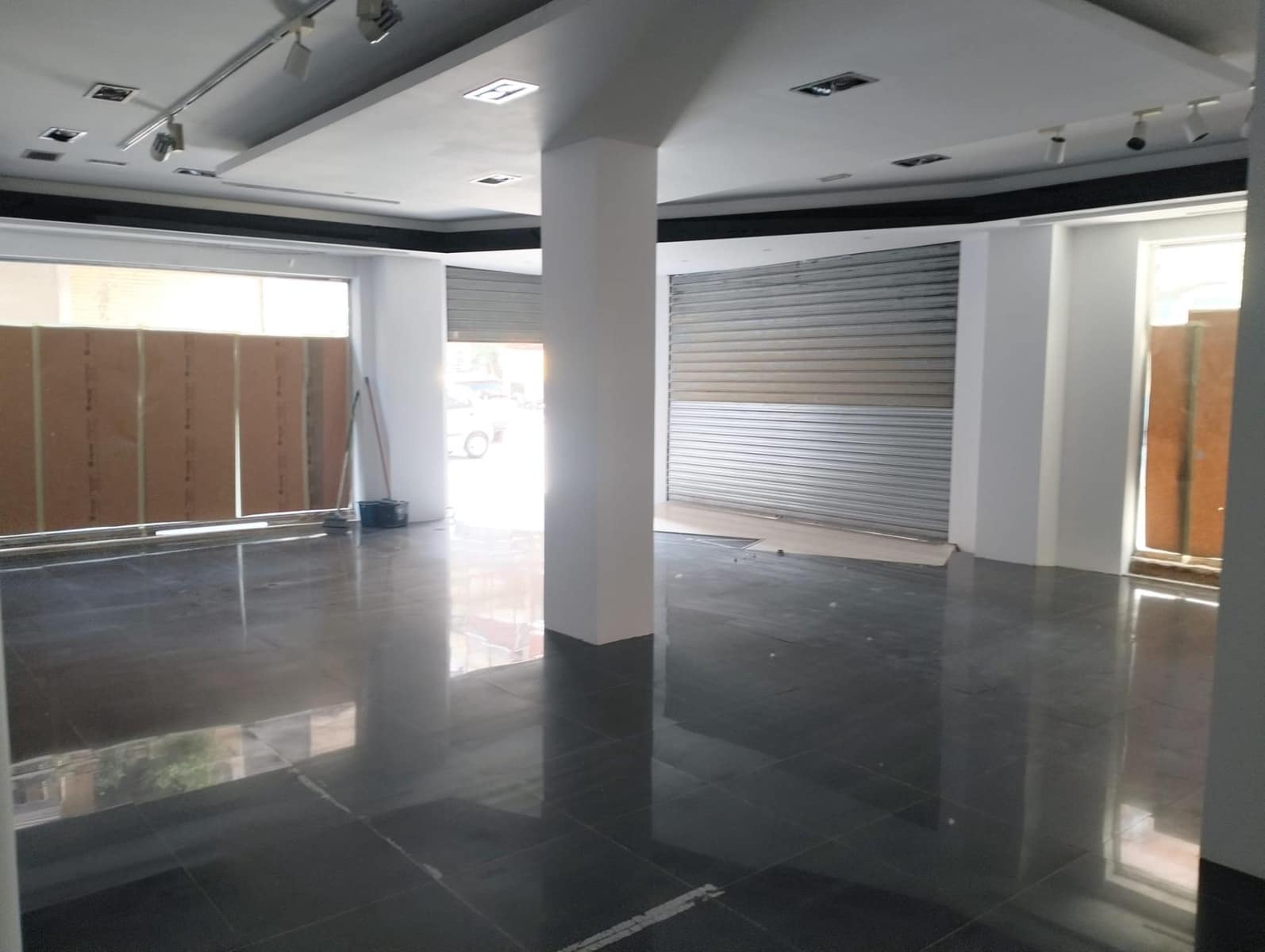 Kaupallinen vuokrattavana paikassa Catarroja - 1 490 € (Ref: 9428040)