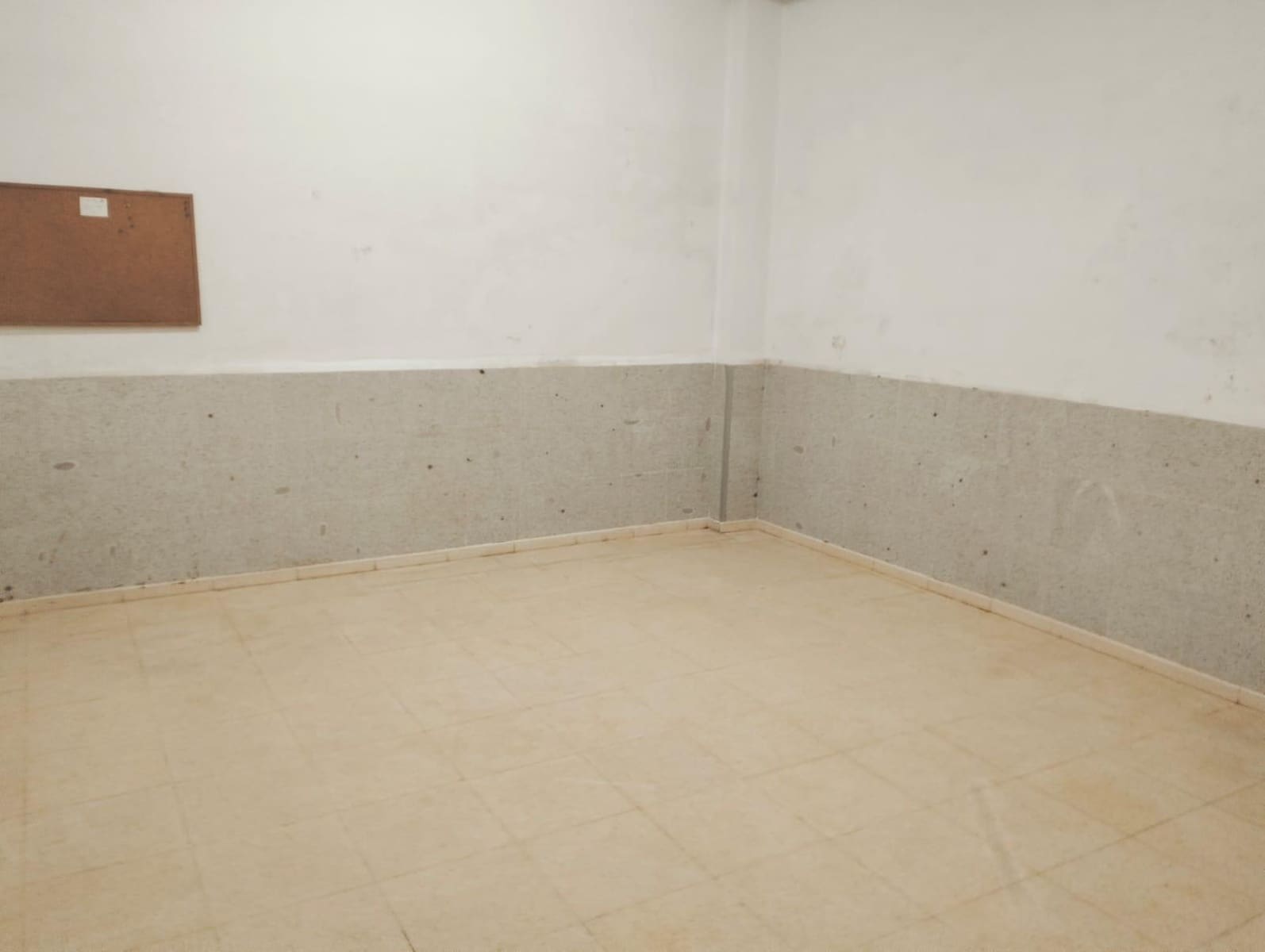 Commercial for sale in Benetusser - € 75,000 (Ref: 9428052)