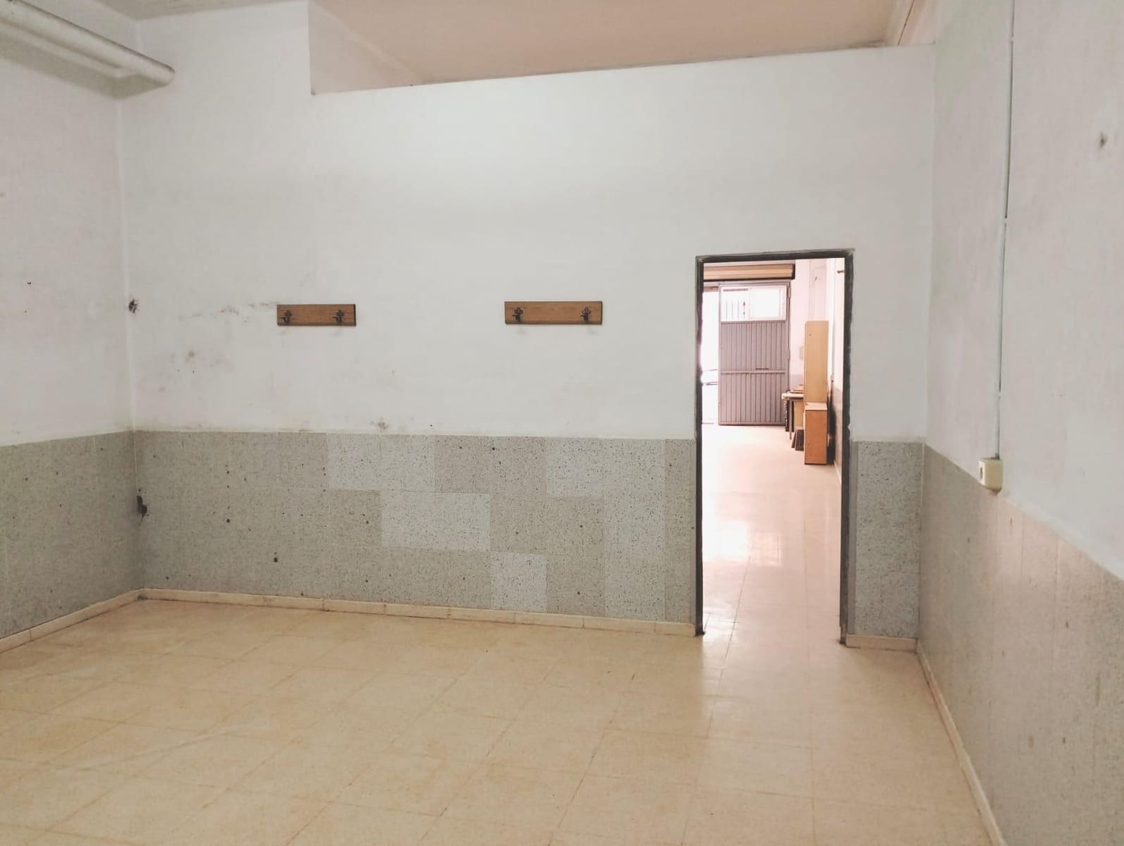 Commercial for sale in Benetusser - € 75,000 (Ref: 9428052)