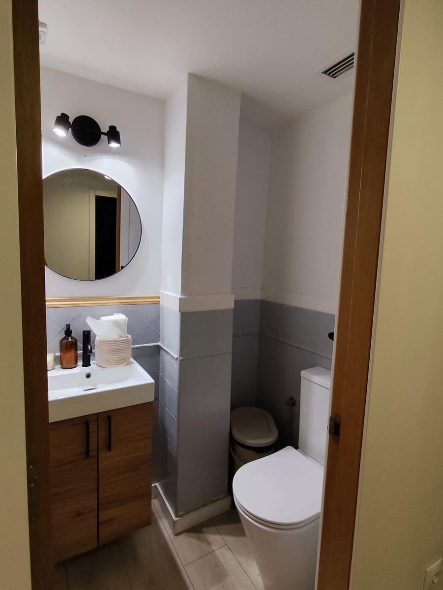 Erhverv til salg i Valencia by - € 132.900 (Ref: 9481290)