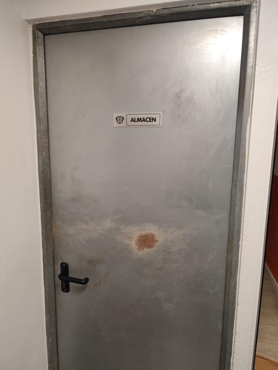 Erhverv til salg i Valencia by - € 132.900 (Ref: 9481290)