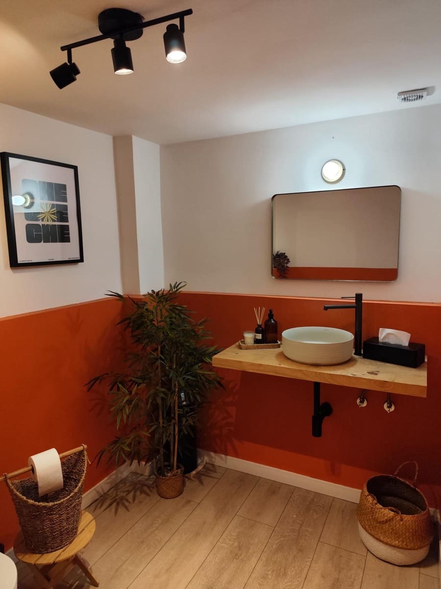 Erhverv til salg i Valencia by - € 132.900 (Ref: 9481290)