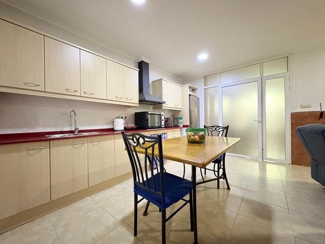 4 bedroom Townhouse for sale in Alfafar - € 320,000 (Ref: 9488731)