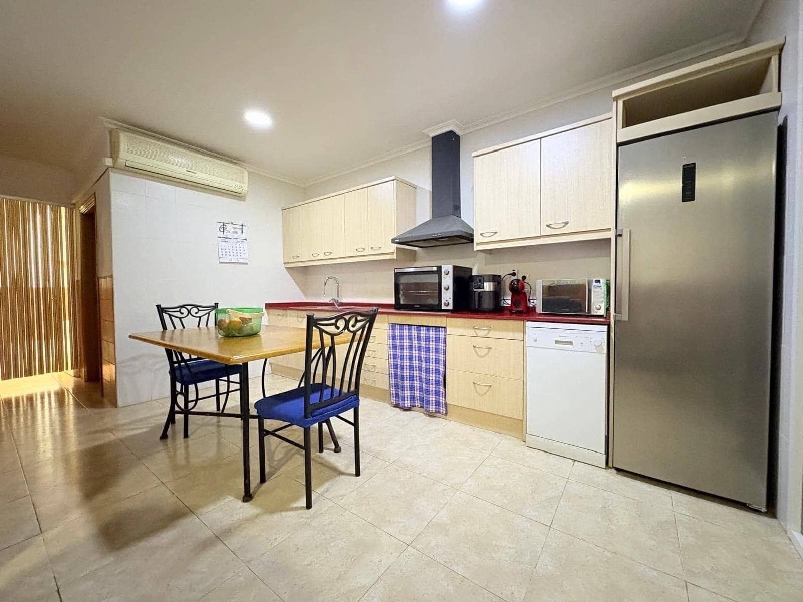 4 bedroom Townhouse for sale in Alfafar - € 320,000 (Ref: 9488731)