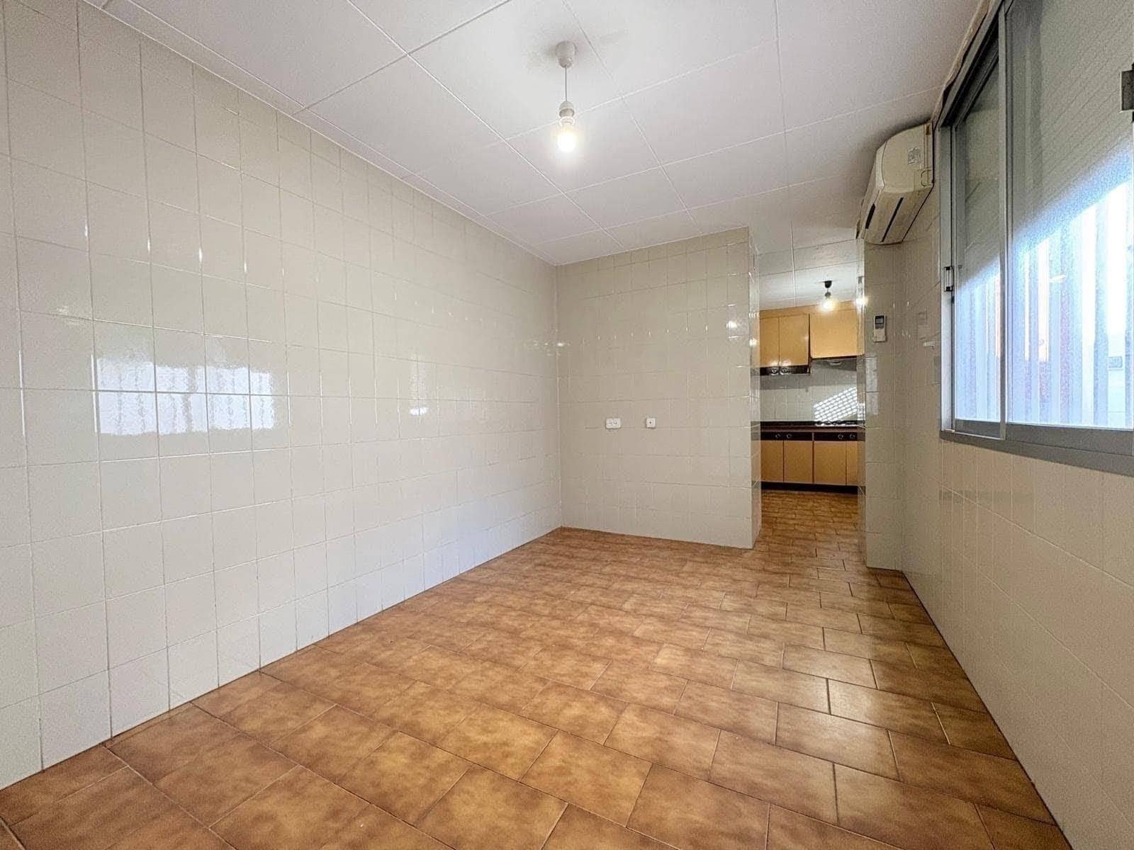 4 bedroom Townhouse for sale in Alfafar - € 320,000 (Ref: 9488731)