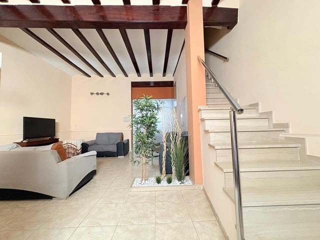 4 bedroom Townhouse for sale in Alfafar - € 320,000 (Ref: 9488731)