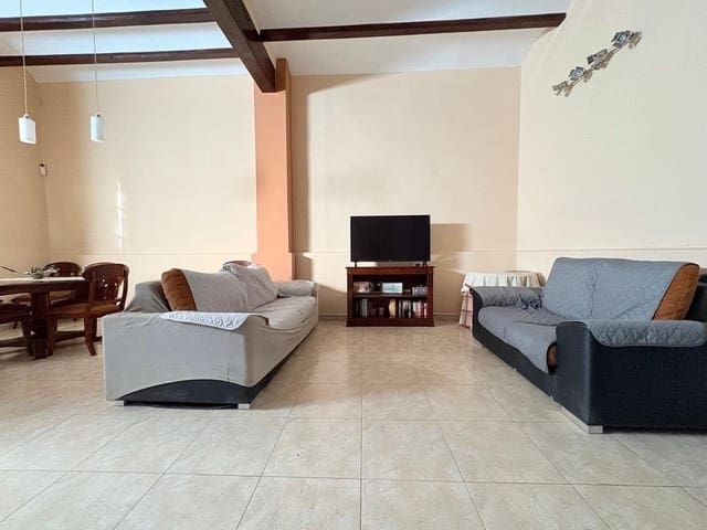 4 bedroom Townhouse for sale in Alfafar - € 320,000 (Ref: 9488731)