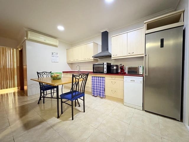 4 bedroom Townhouse for sale in Alfafar - € 320,000 (Ref: 9488731)