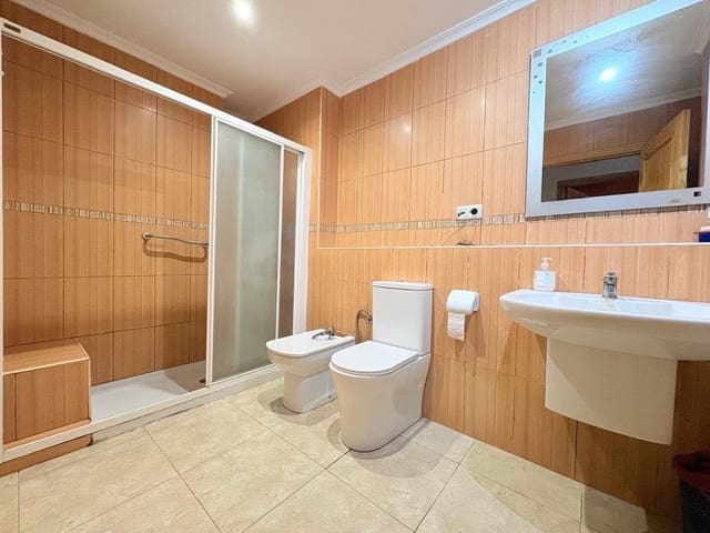 4 bedroom Townhouse for sale in Alfafar - € 320,000 (Ref: 9488731)