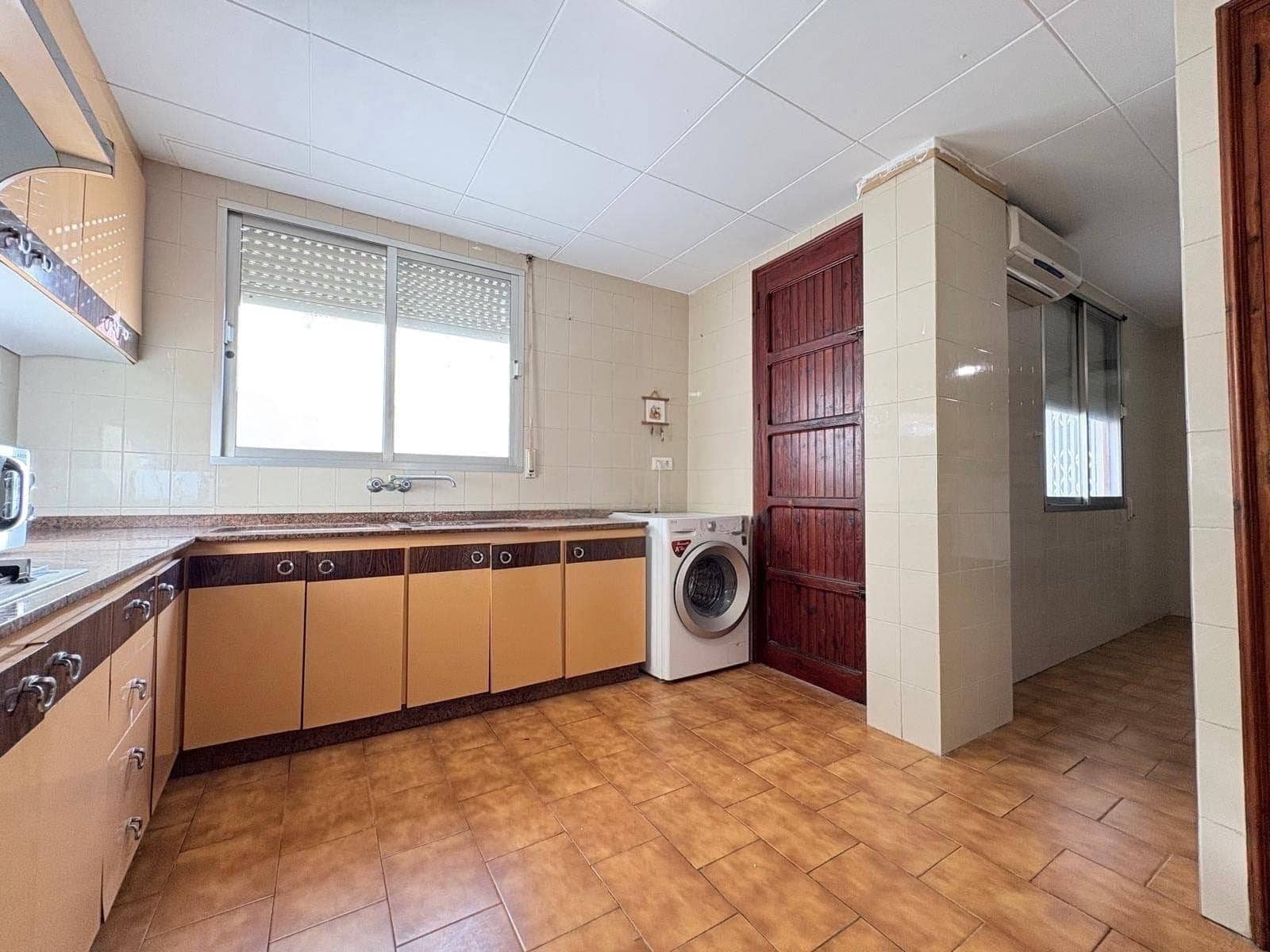 4 bedroom Townhouse for sale in Alfafar - € 320,000 (Ref: 9488731)