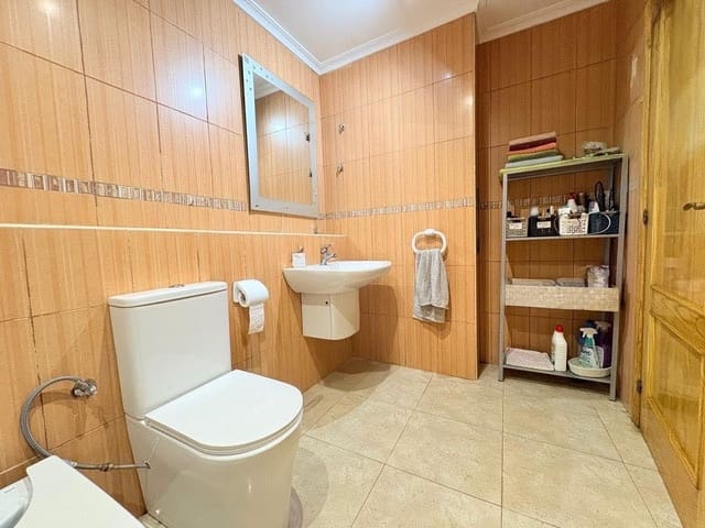 4 bedroom Townhouse for sale in Alfafar - € 320,000 (Ref: 9488731)