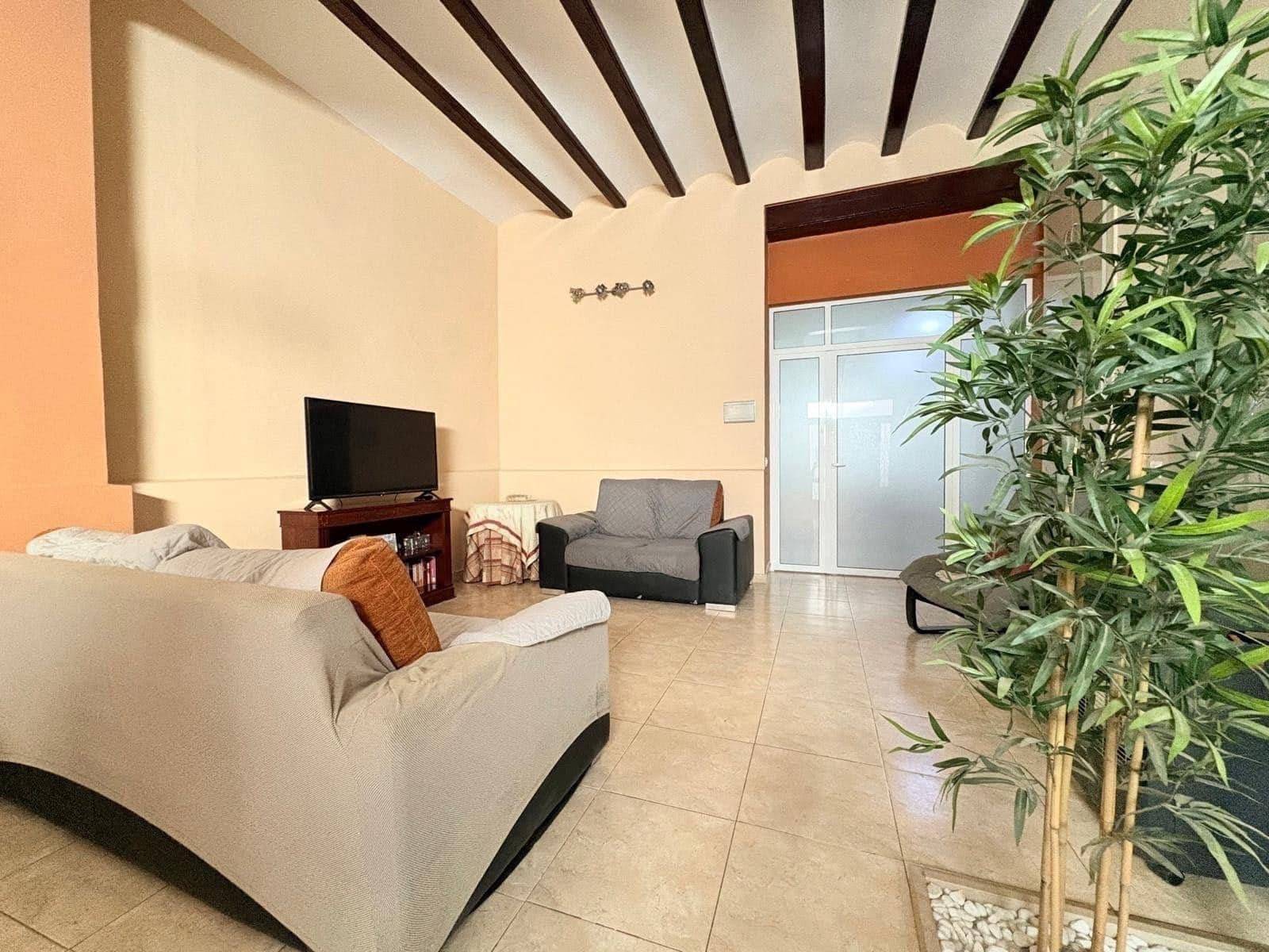 4 bedroom Townhouse for sale in Alfafar - € 320,000 (Ref: 9488731)