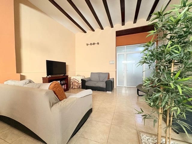 4 bedroom Townhouse for sale in Alfafar - € 320,000 (Ref: 9488731)