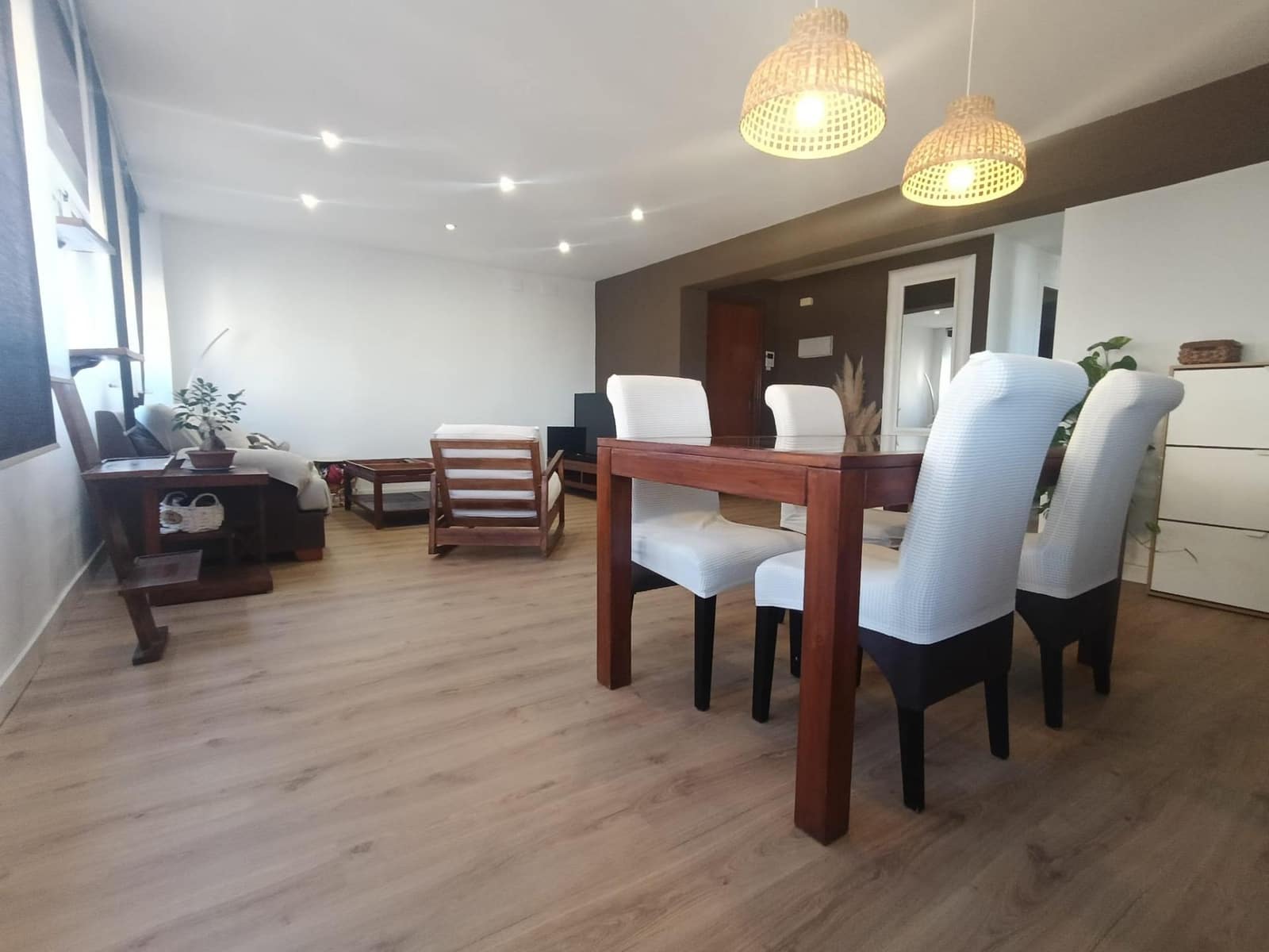 4 bedroom Flat for rent in Catarroja - € 900 (Ref: 9533911)