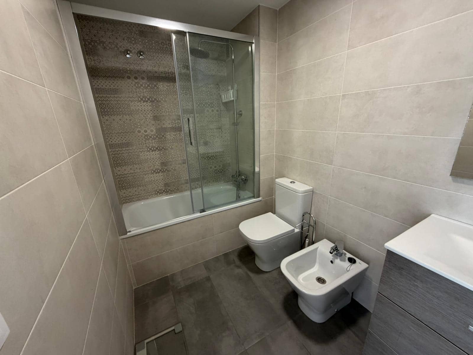 Appartement de 3 chambres à louer à Sedavi - 1 100 € (Ref: 9536086)