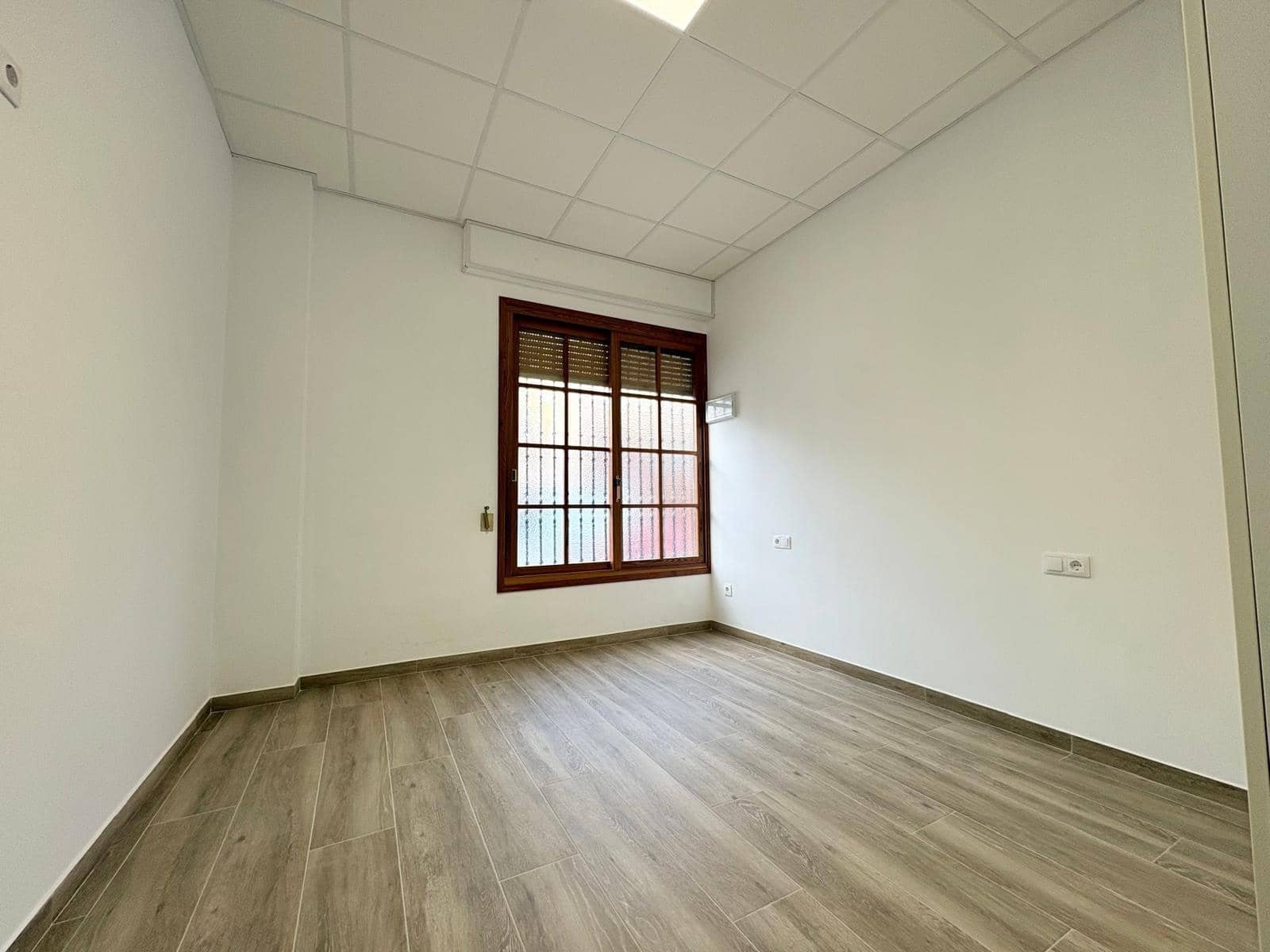 Appartement de 2 chambres à louer à Paterna - 950 € (Ref: 9541624)