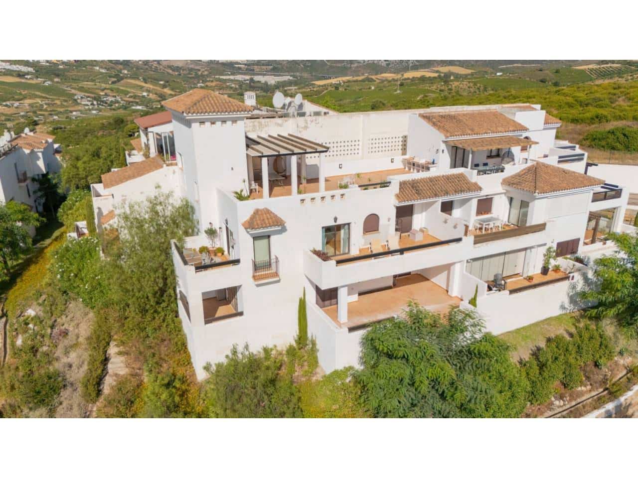 2 soverom Penthouse til salgs i Casares med svømmebasseng garasje - € 474 000 (Ref: 10000118)