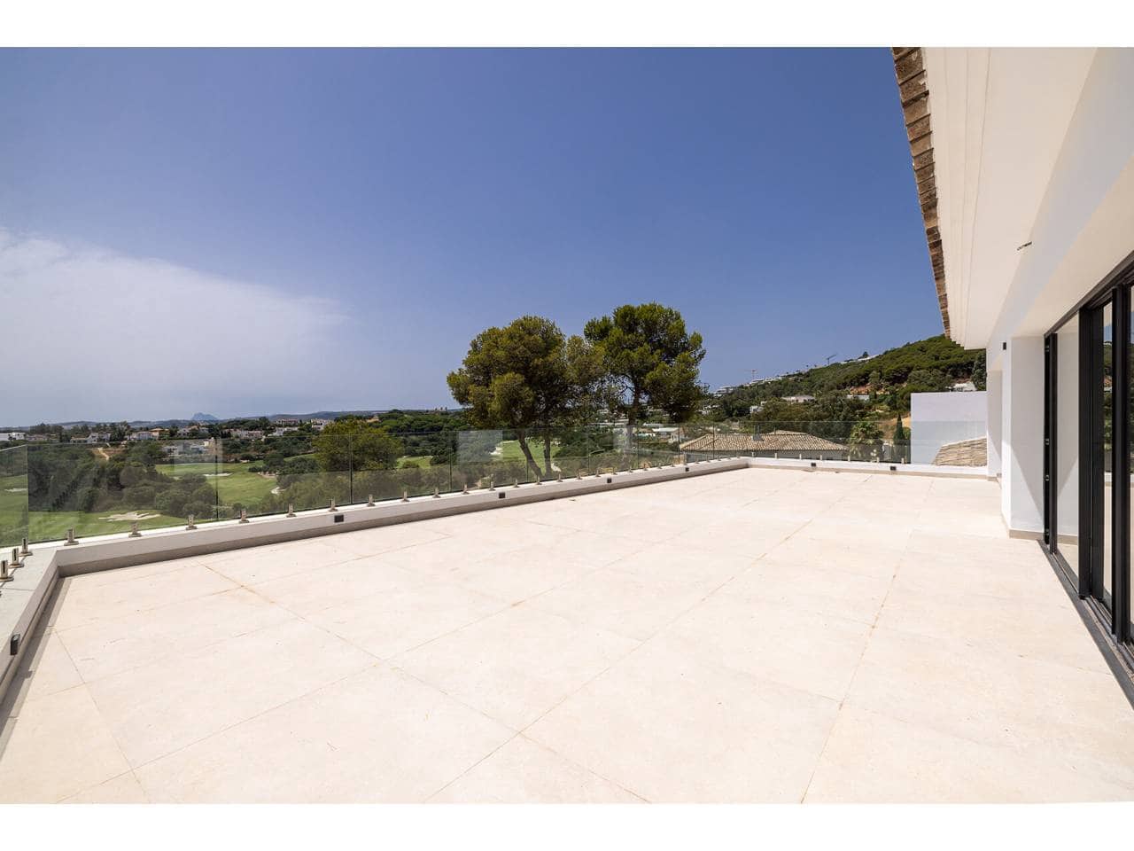 6 soverom Villa til salgs i Sotogrande med svømmebasseng garasje - € 6 900 000 (Ref: 10010095)