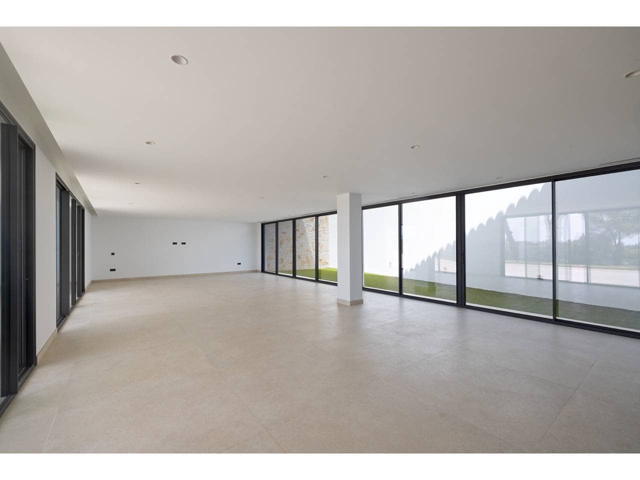 6 soverom Villa til salgs i Sotogrande med svømmebasseng garasje - € 6 900 000 (Ref: 10010095)