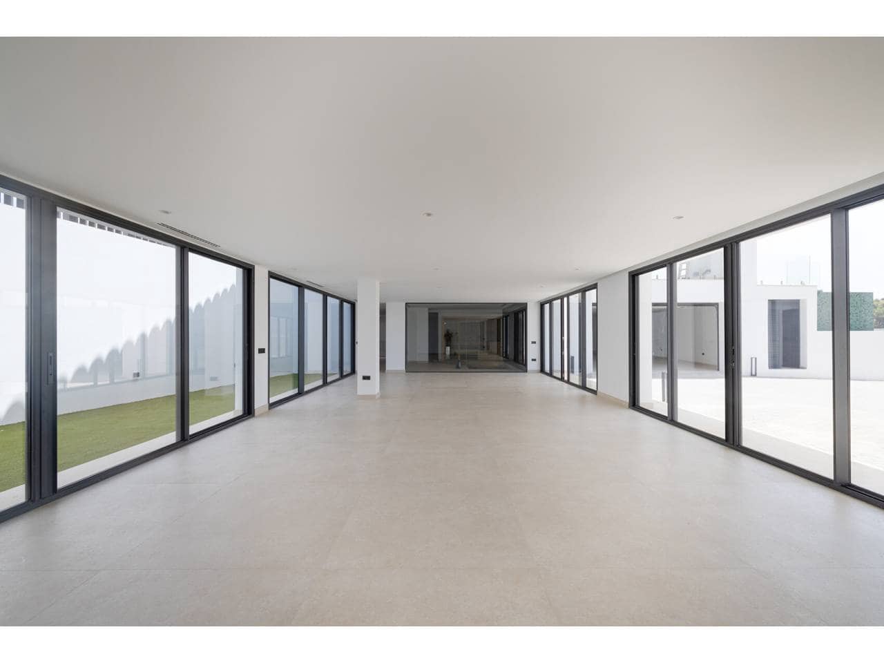 6 soverom Villa til salgs i Sotogrande med svømmebasseng garasje - € 6 900 000 (Ref: 10010095)