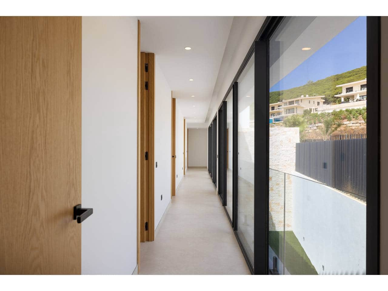 6 soverom Villa til salgs i Sotogrande med svømmebasseng garasje - € 6 900 000 (Ref: 10010095)