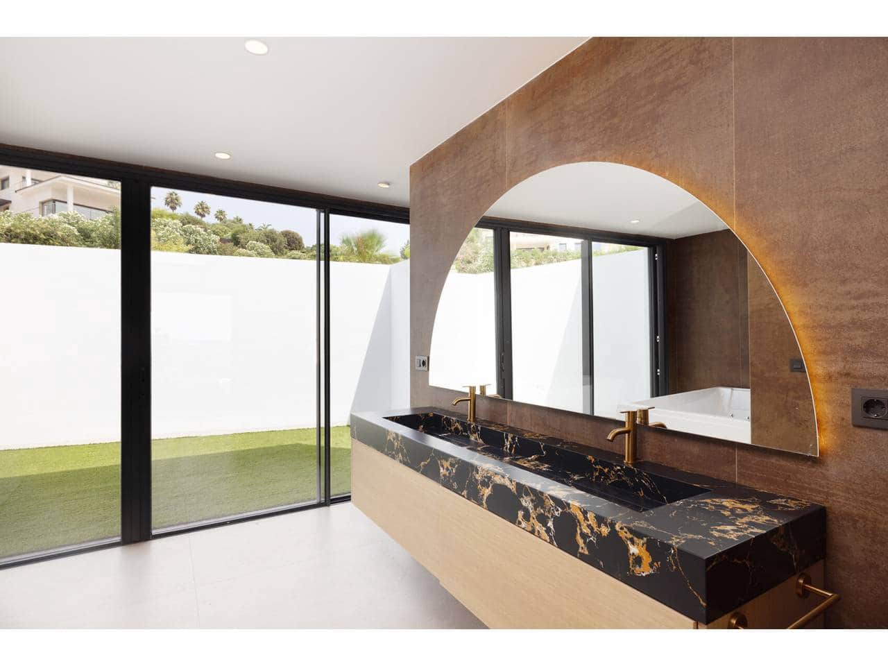 6 soverom Villa til salgs i Sotogrande med svømmebasseng garasje - € 6 900 000 (Ref: 10010095)