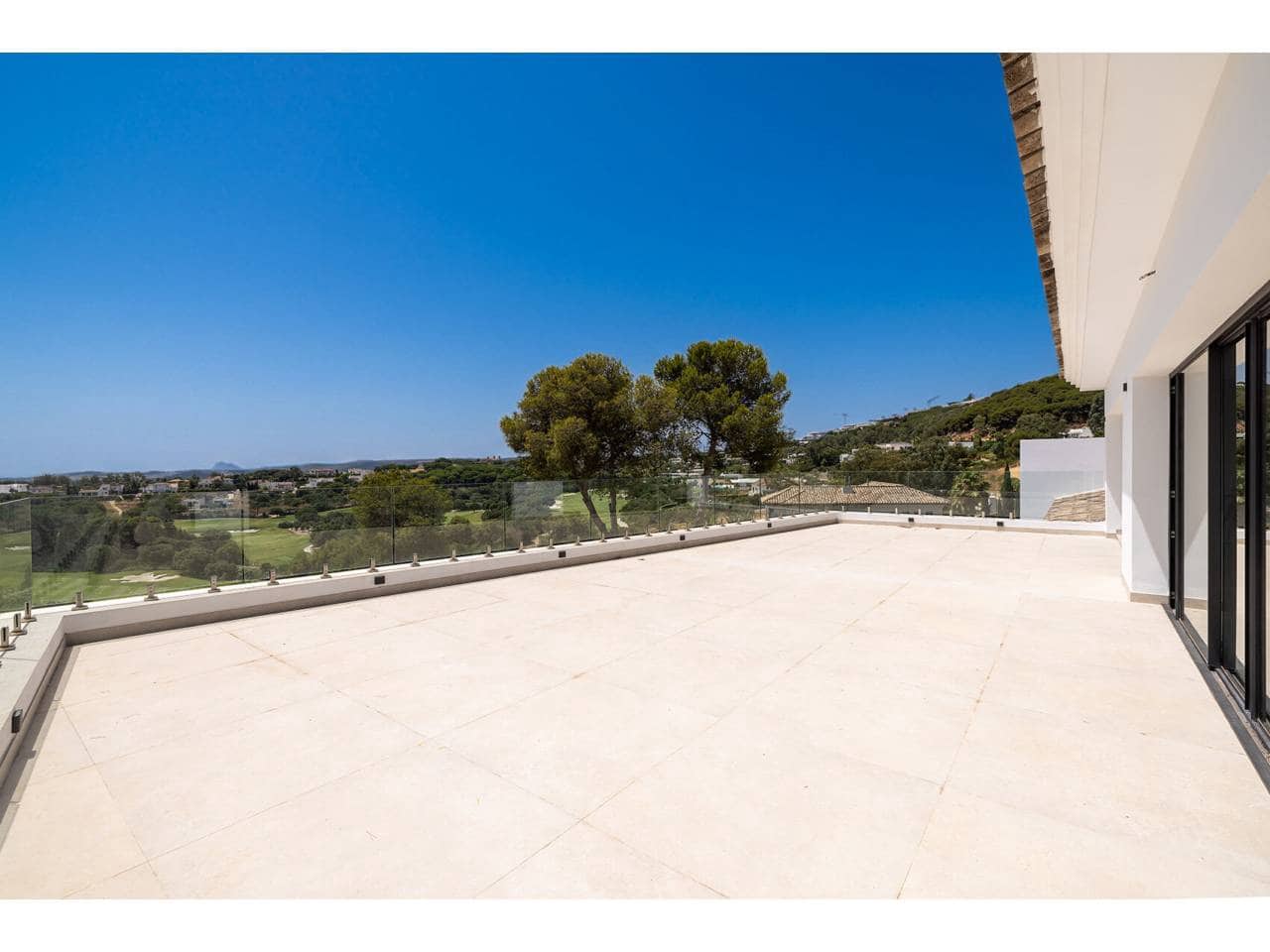 6 bedroom Villa for sale in Sotogrande with pool garage - € 6,900,000 (Ref: 10010095)