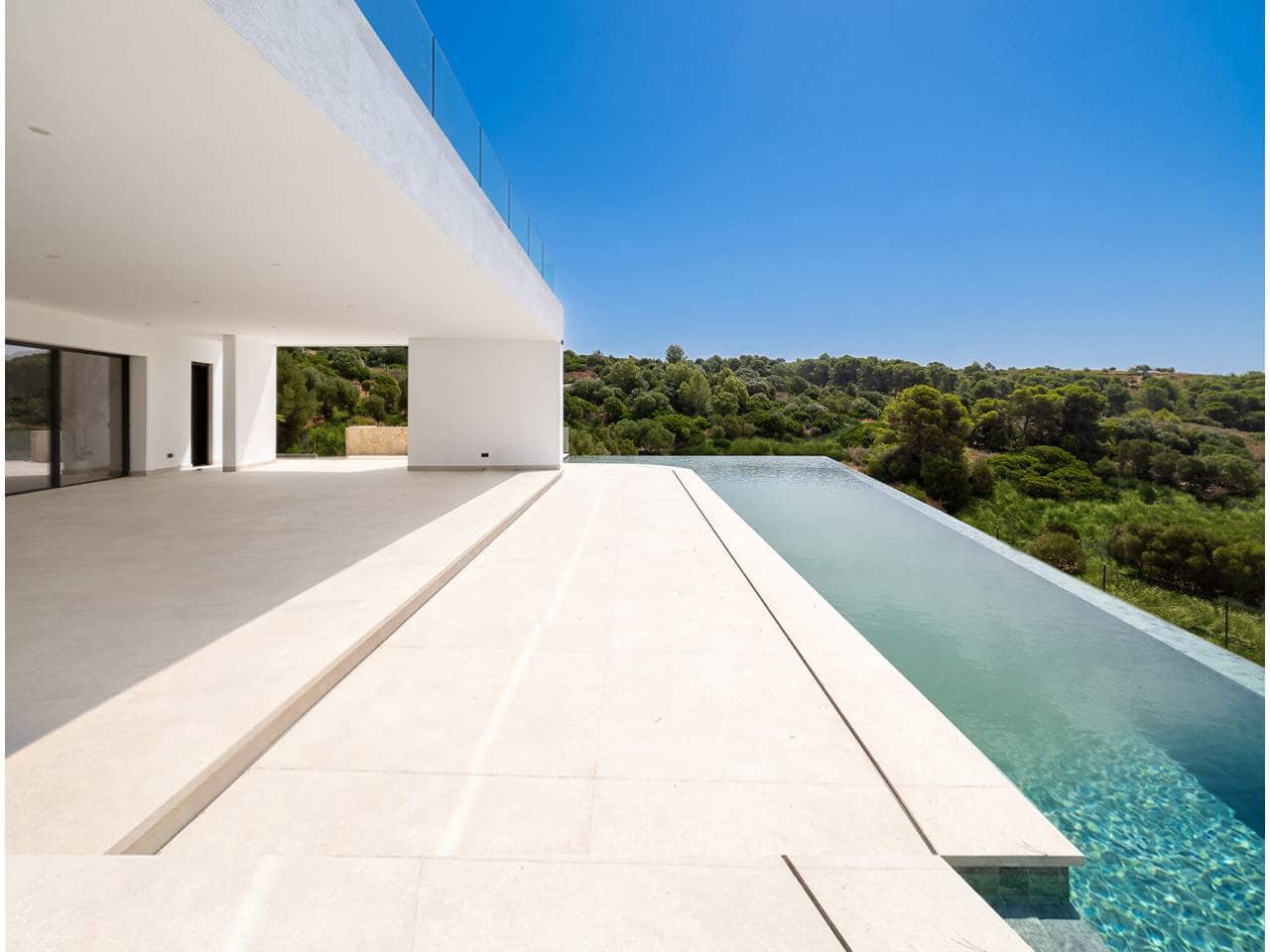 6 bedroom Villa for sale in Sotogrande with pool garage - € 6,900,000 (Ref: 10010095)