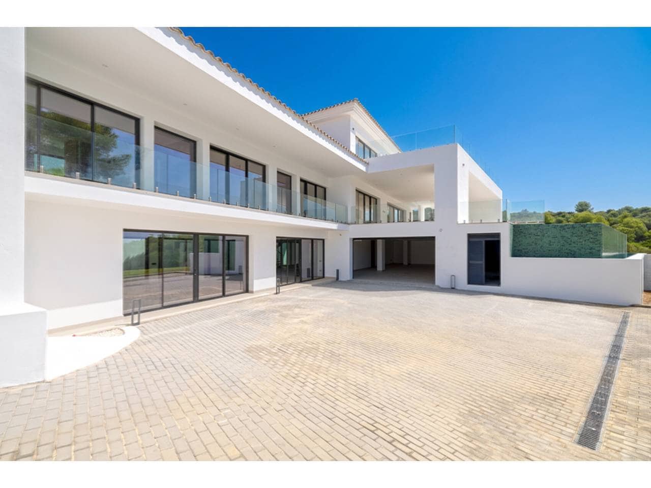 6 bedroom Villa for sale in Sotogrande with pool garage - € 6,900,000 (Ref: 10010095)
