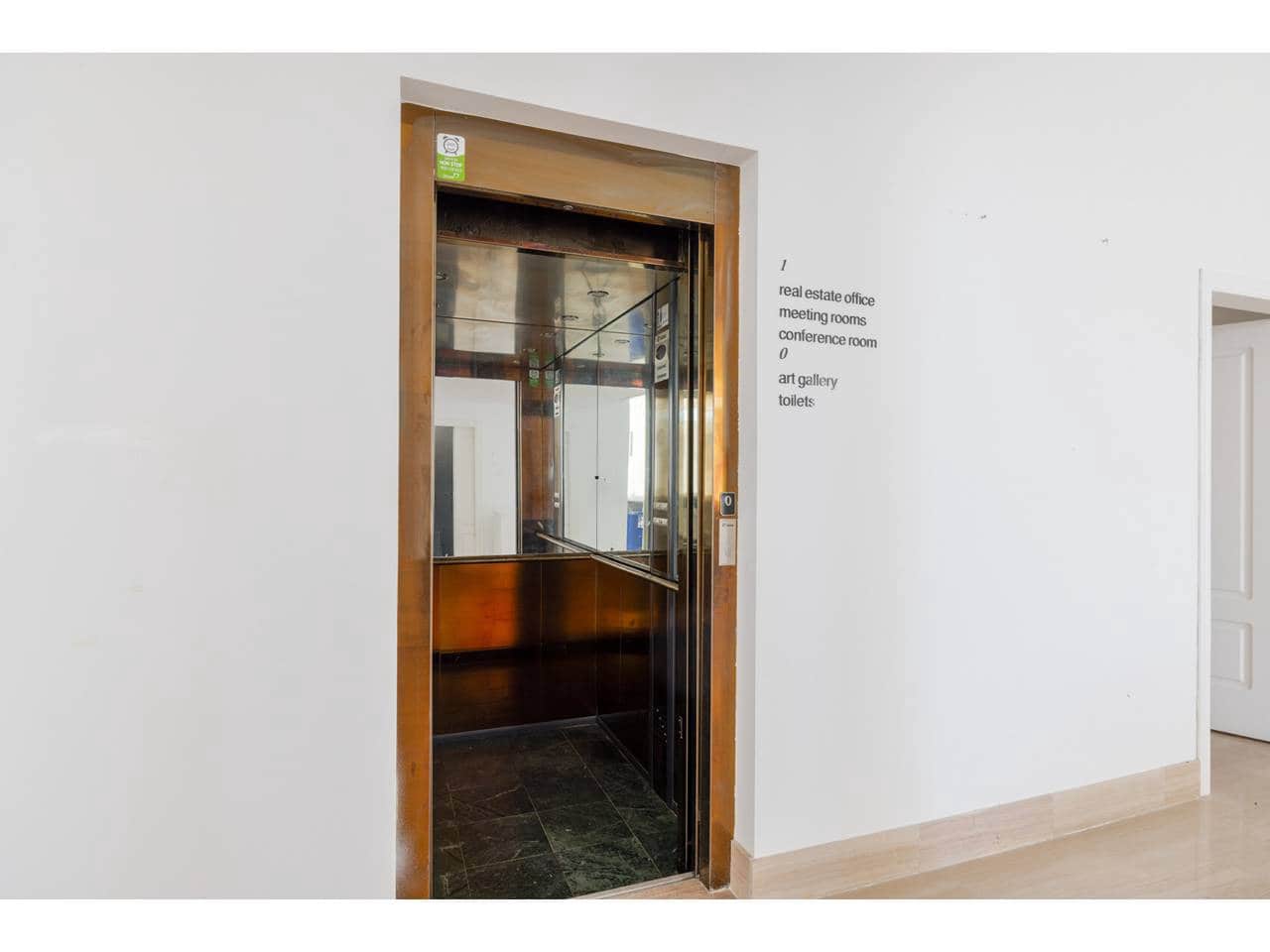 Gewerbe zu verkaufen in Manilva mit Garage - 2.200.000 € (Ref: 10012782)