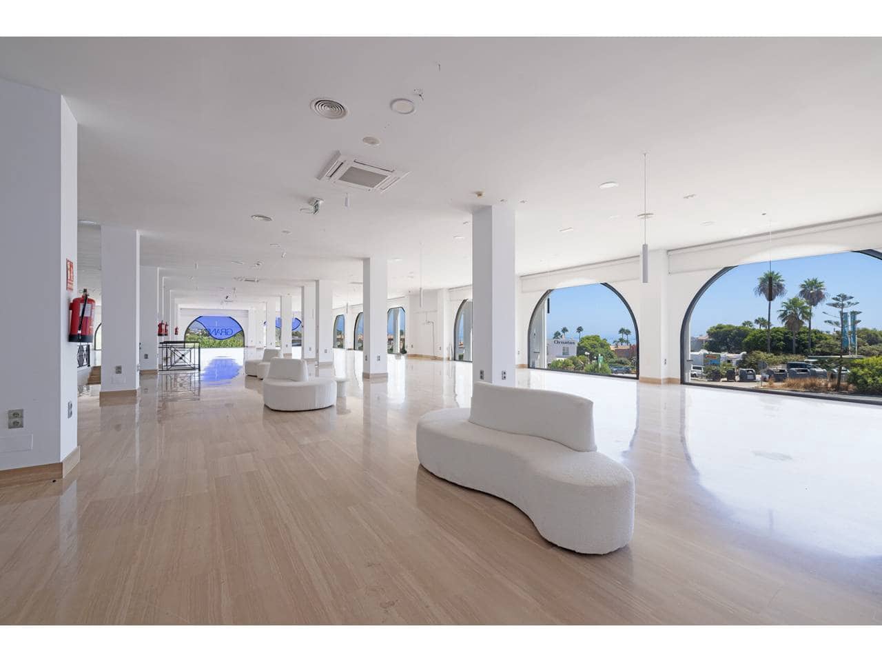 Gewerbe zu verkaufen in Manilva mit Garage - 2.200.000 € (Ref: 10012782)