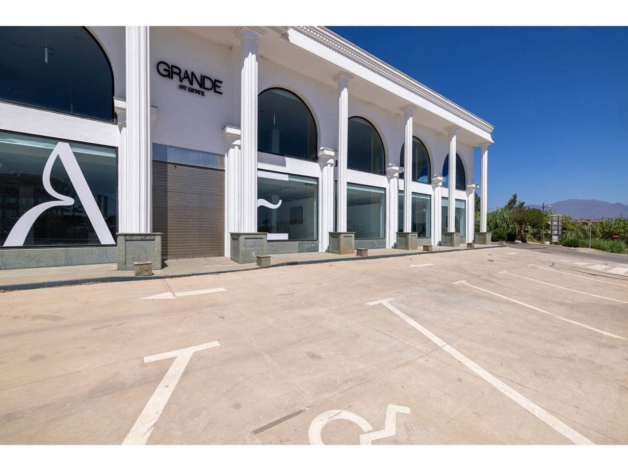 Gewerbe zu verkaufen in Manilva mit Garage - 2.200.000 € (Ref: 10012782)