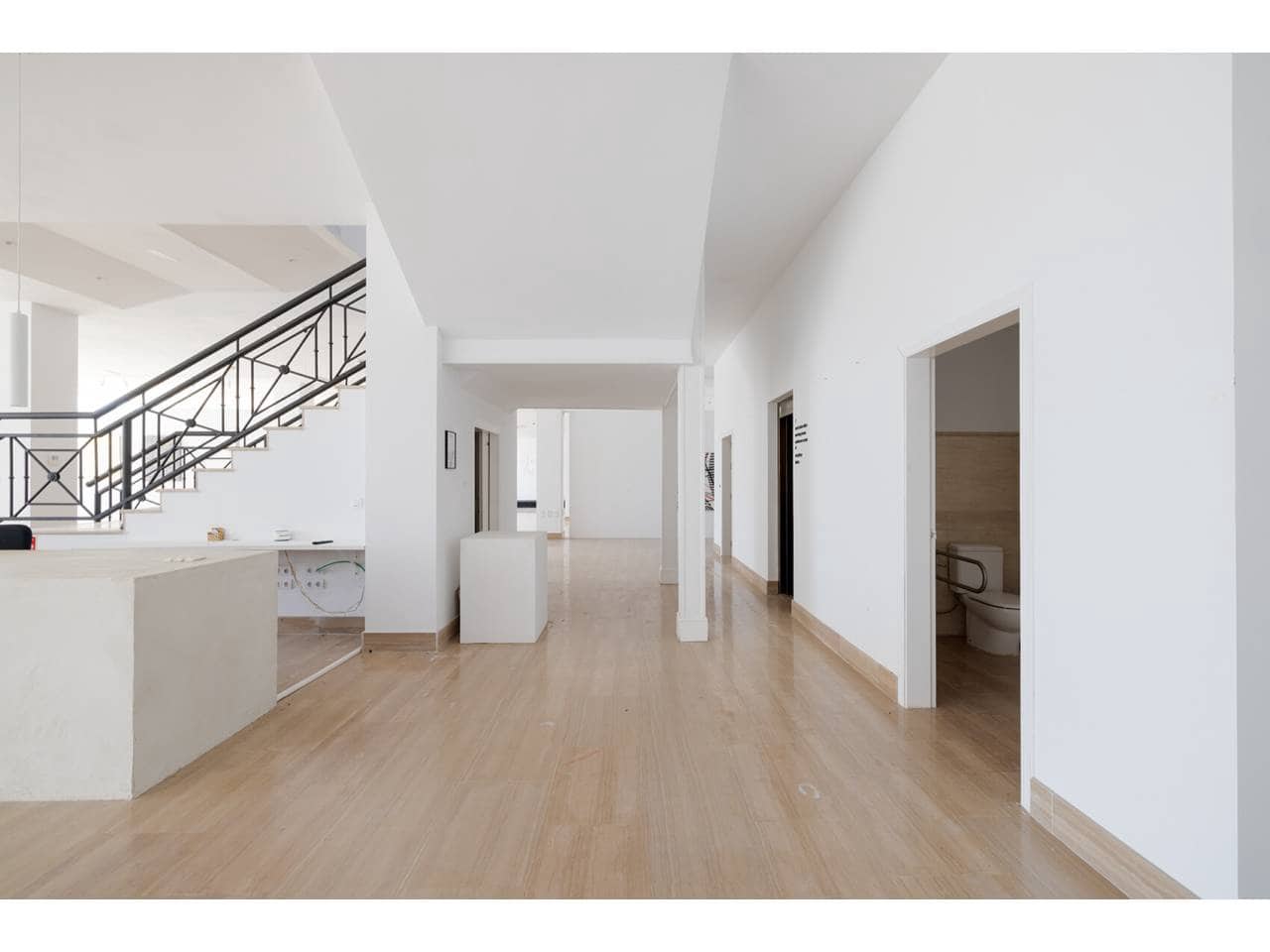 Gewerbe zu verkaufen in Manilva mit Garage - 2.200.000 € (Ref: 10012782)