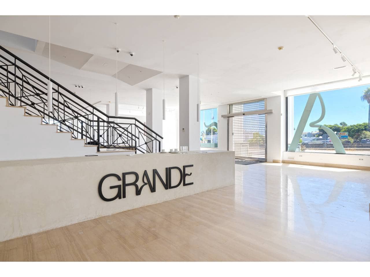 Gewerbe zu verkaufen in Manilva mit Garage - 2.200.000 € (Ref: 10012782)