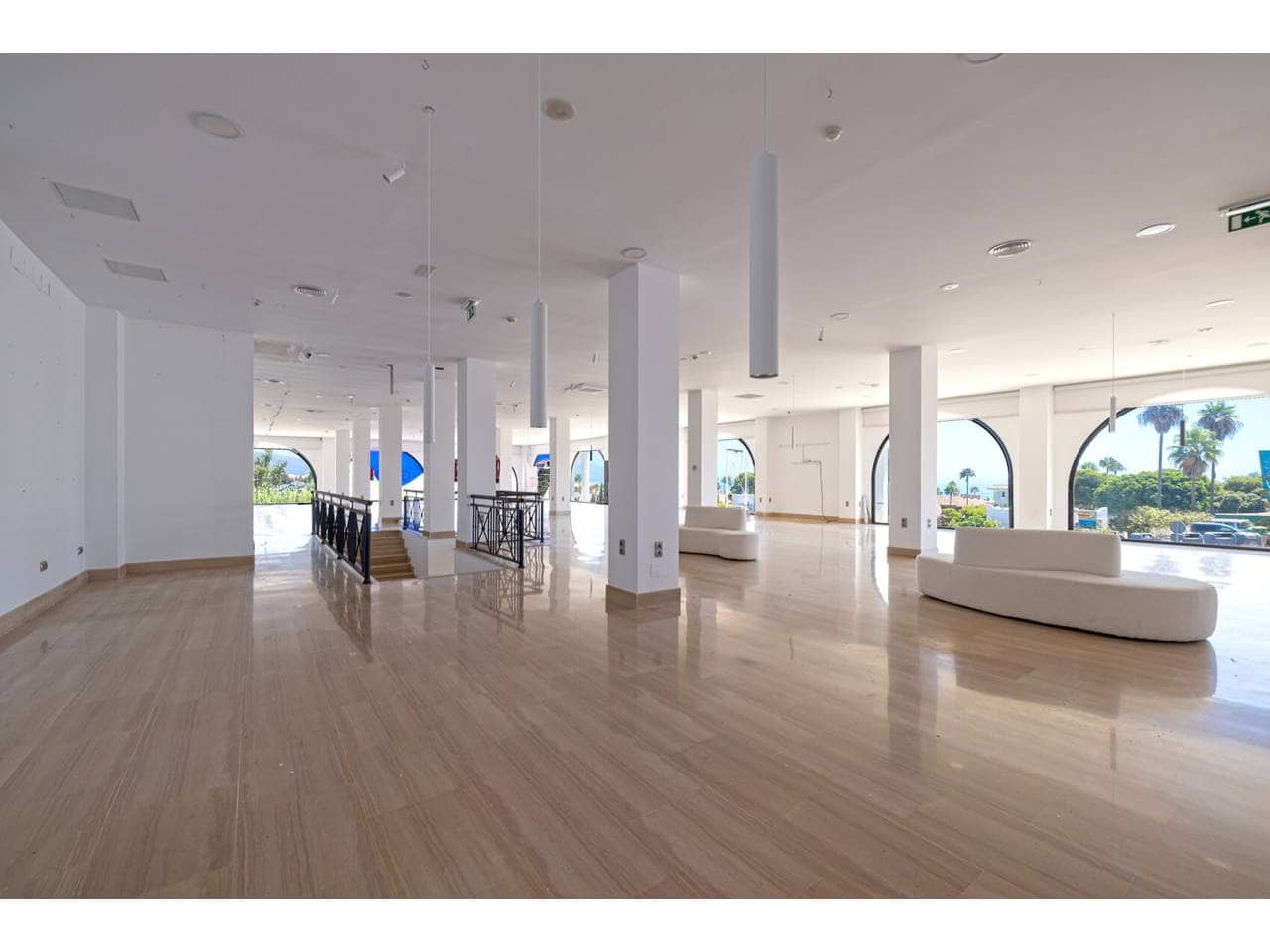 Gewerbe zu verkaufen in Manilva mit Garage - 2.200.000 € (Ref: 10012782)