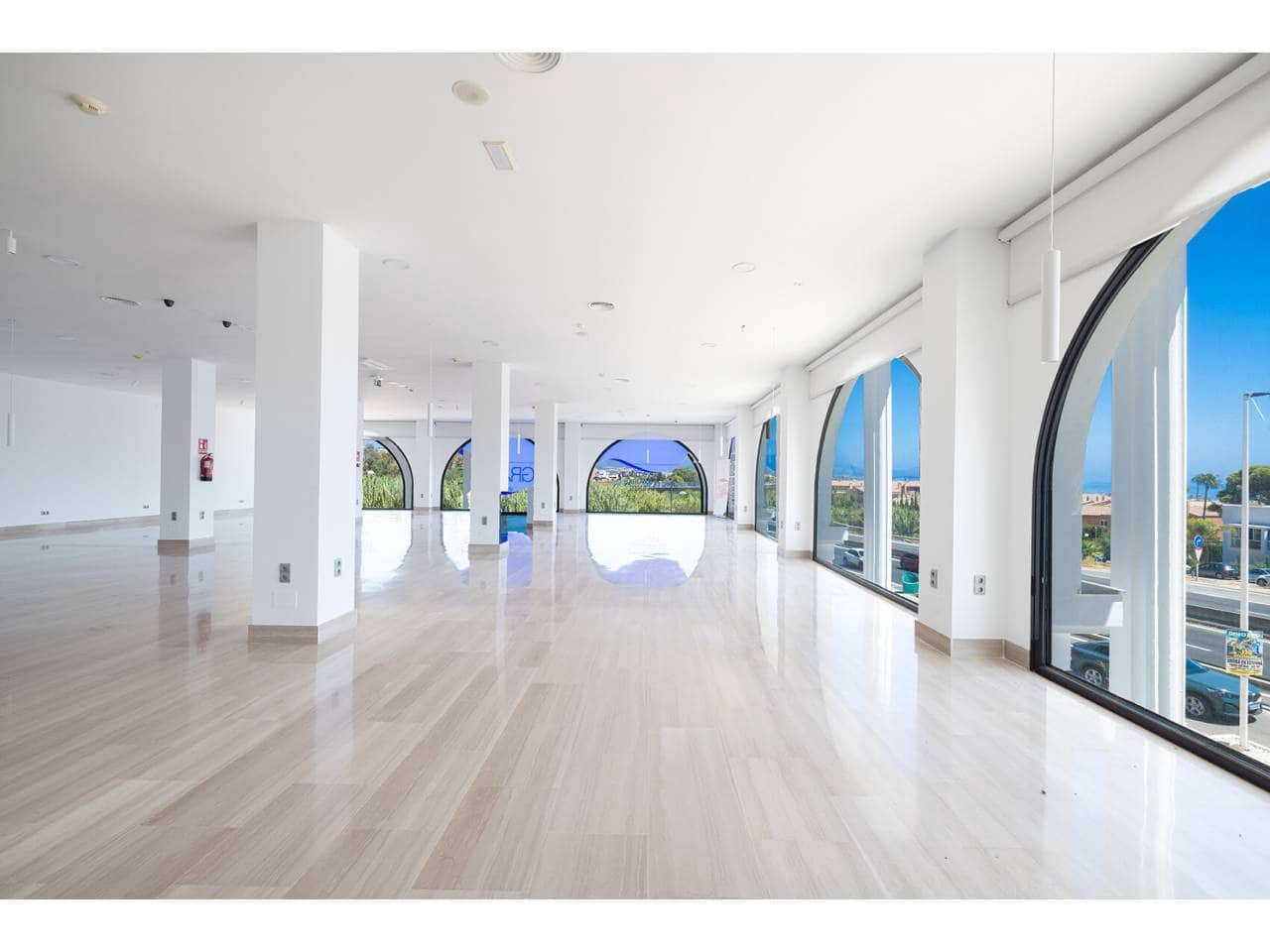 Gewerbe zu verkaufen in Manilva mit Garage - 2.200.000 € (Ref: 10012782)